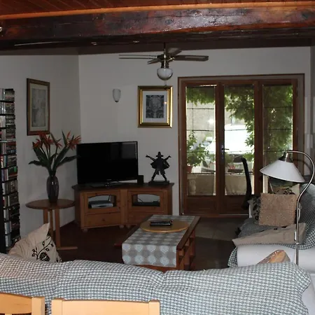Bed & Breakfast Le Chat Botte - Vankantiehuis In Languedoc-roussillion